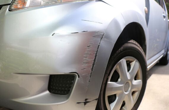 車に付いたホイールのガリ傷ですら目立たないように綺麗に消せる | 鳥取のリペアなら高品質な仕上がりのトータルリペア 車ラボ